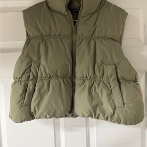 H&M Women’s Juniors Khaki Green Puffer Vest large